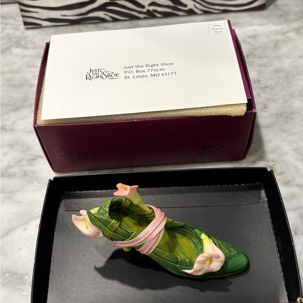 Vintage❤️Collectible: Just The Right Shoe Collectible - Picture 6 of 13